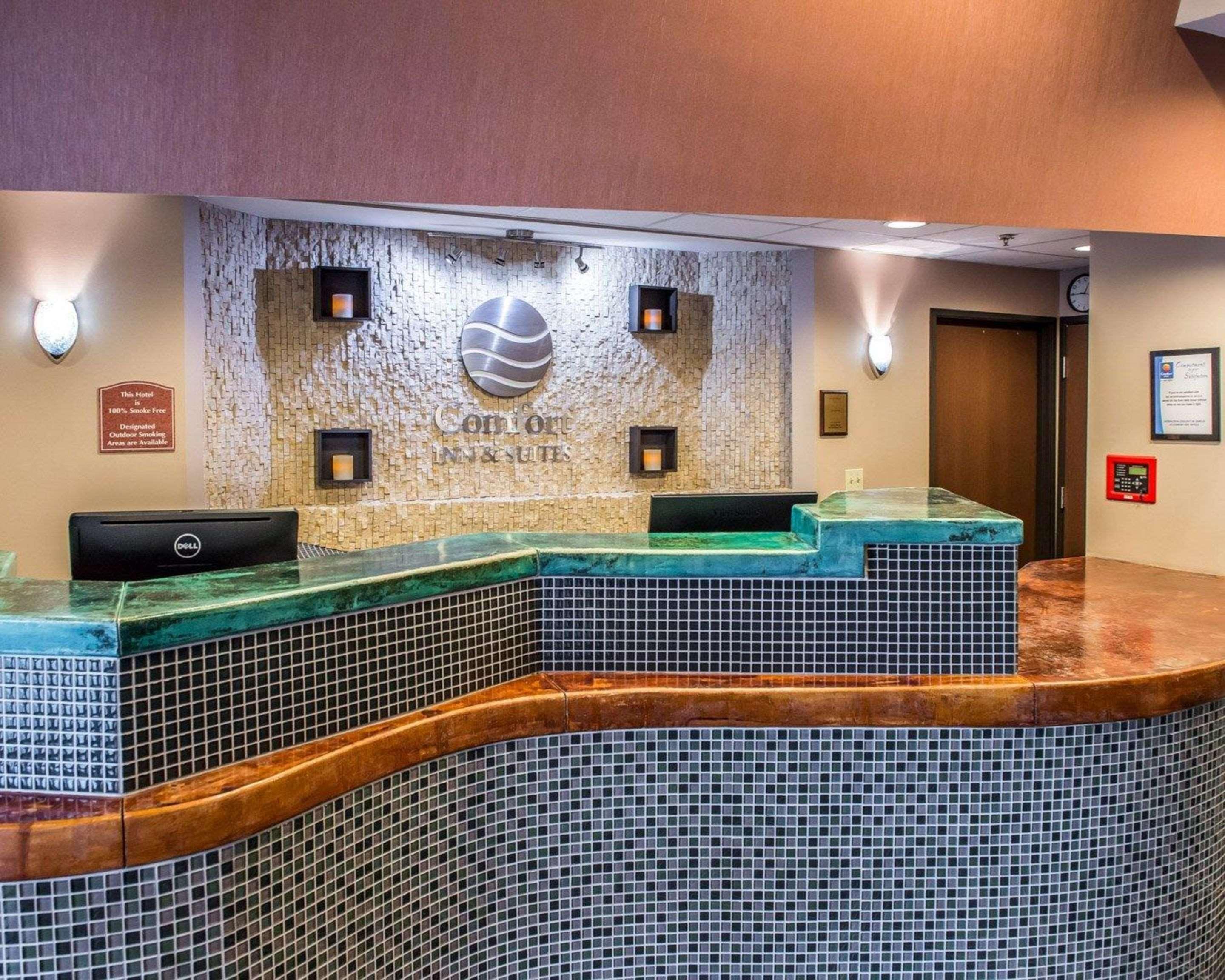 Hometowne Studios & Suites Washington Bagian luar foto