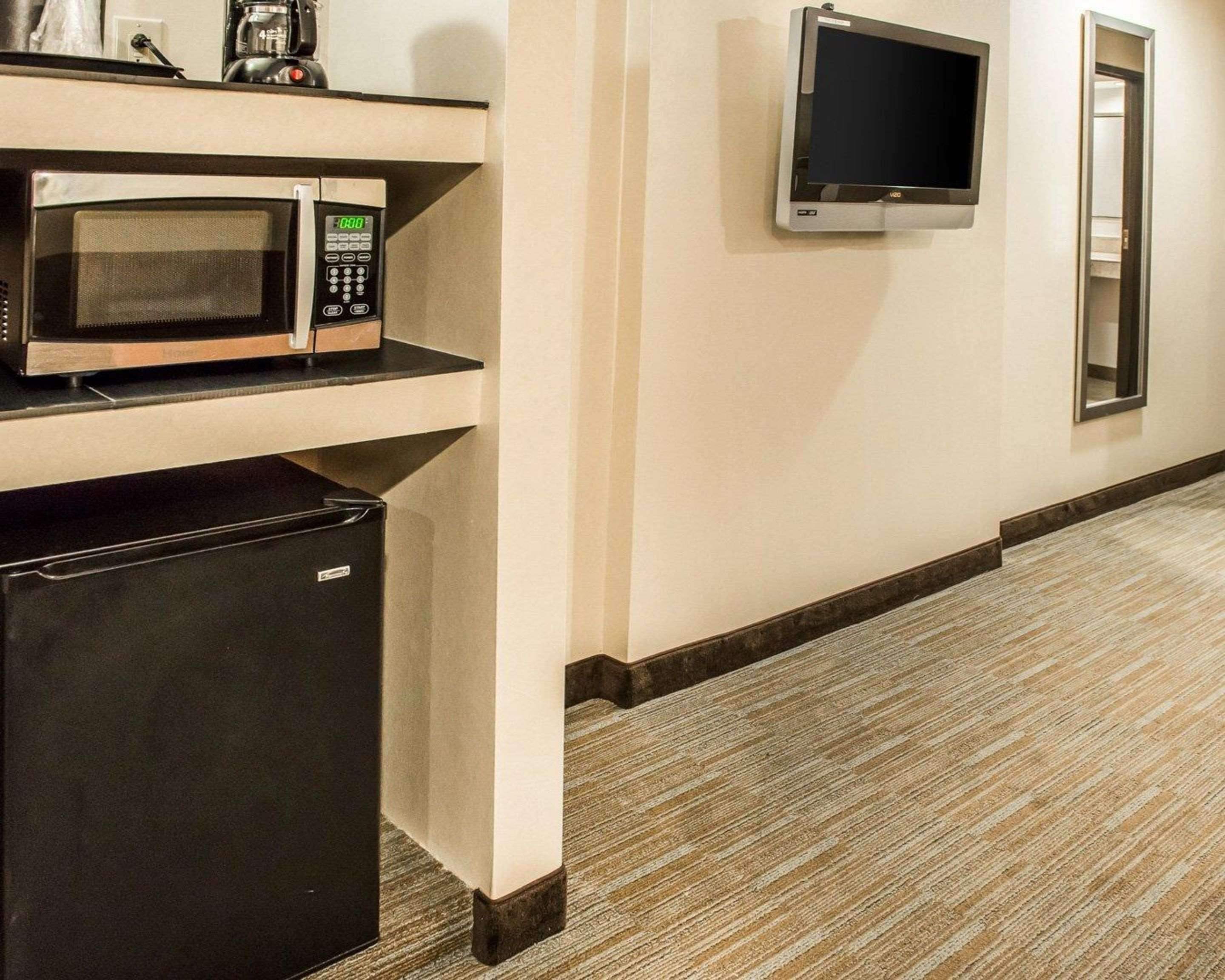 Hometowne Studios & Suites Washington Bagian luar foto
